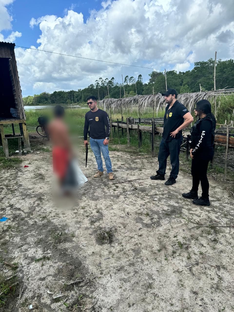 EM PORTO GRANDE, POLÍCIA CIVIL PRENDE INDIVÍDUO EM FLAGRANTE POR AMEAÇA, POSSE ILEGAL DE ARMA DE FOGO E LESÃO CORPORAL NO CONTEXTO DE VIOLÊNCIA DOMÉSTICA
